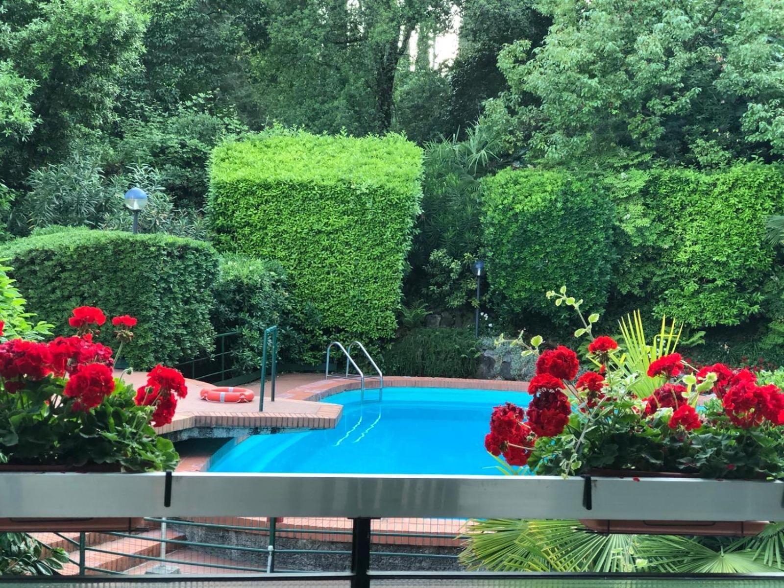 Residence Villa Alba Gardone Riviera Bagian luar foto